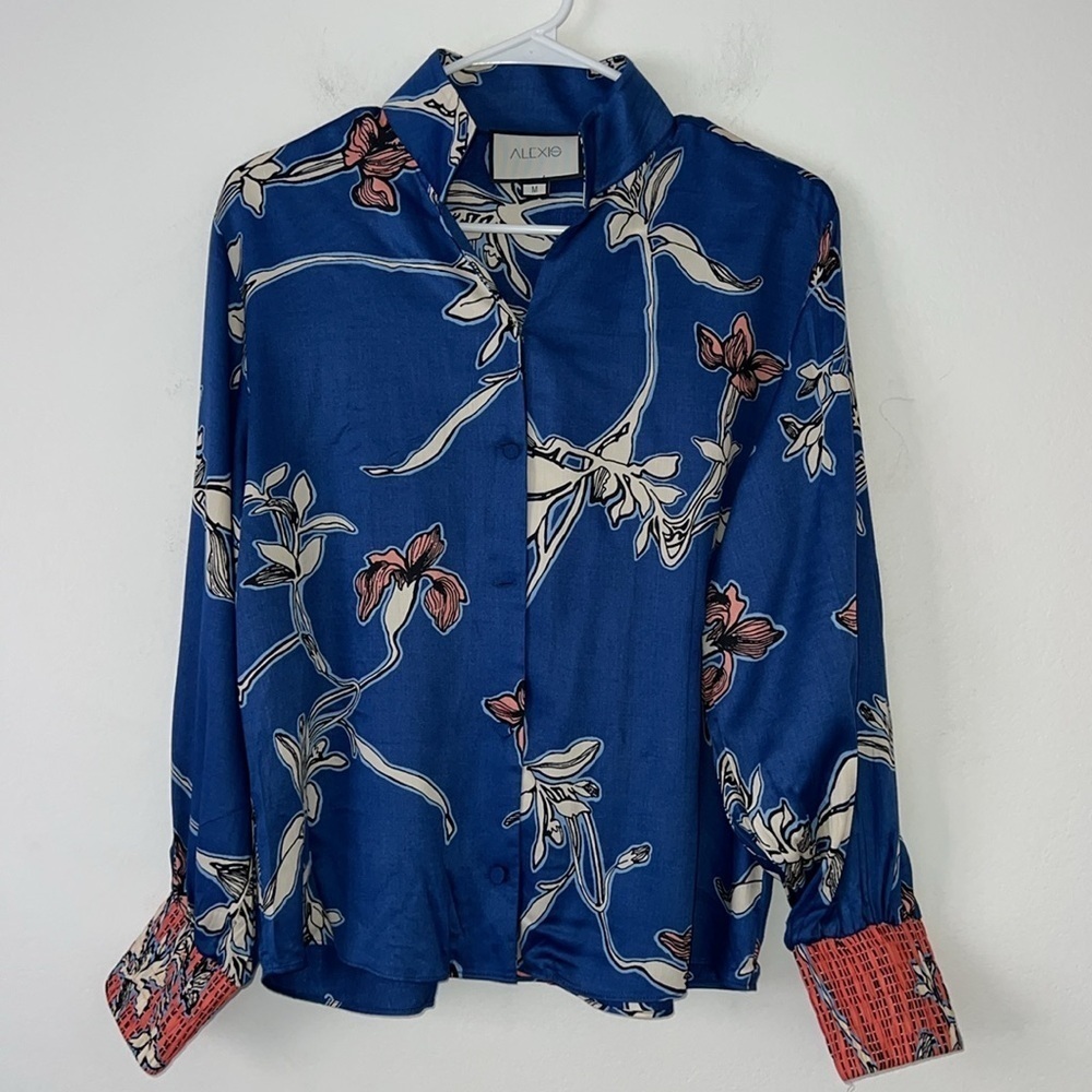 Alexie Blue Longsleeve Floral Top Size Medium Rayon